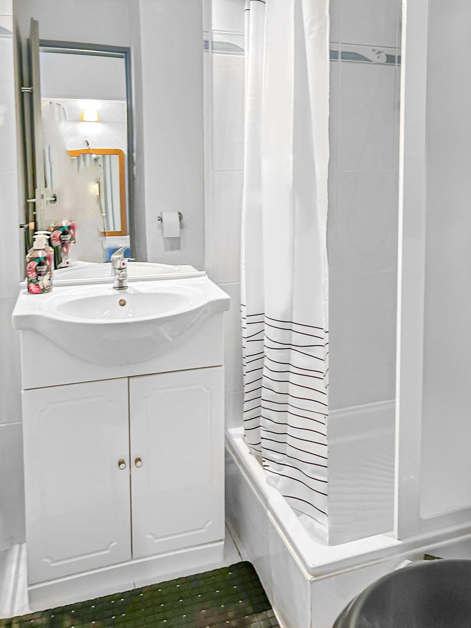 Les Feeries Du Cap Apartment *